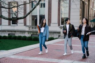 Build credit in college – students walking on a university campus