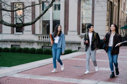 Build credit in college – students walking on a university campus