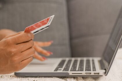 Buy now pay later vs credit card – person using a credit card for online shopping on a laptop