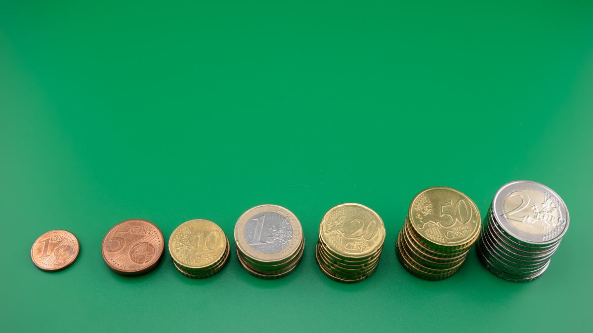 Compound interest – coins stacked in growing piles showing compounding growth