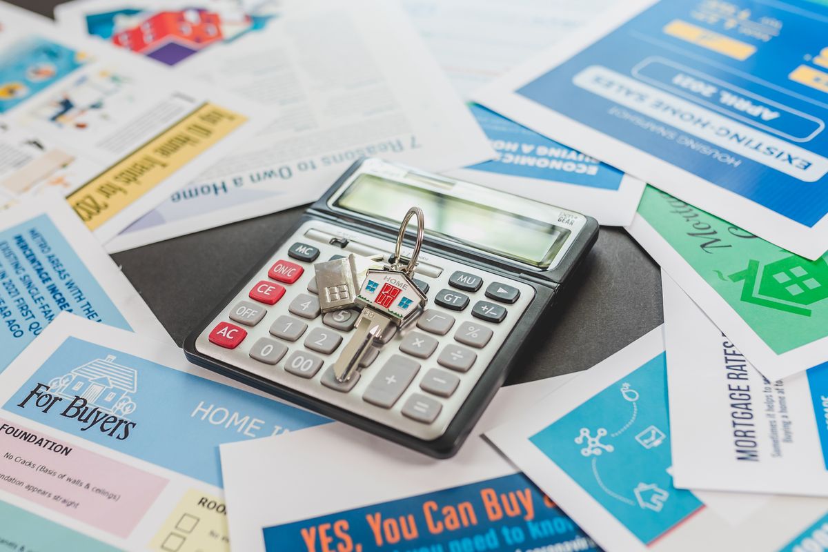 How much house can I afford – calculator and real estate flyers for planning a home purchase