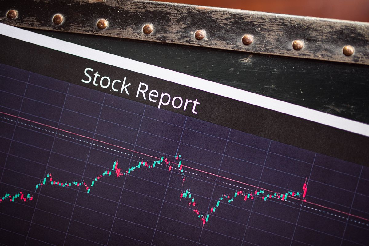 How the stock market works – stock report showing a market performance graph