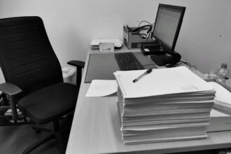 LLC vs sole proprietor vs S corp – office desk with business paperwork and a computer