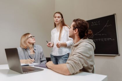 Money mistakes young founders make – young founders in a team discussion around a desk