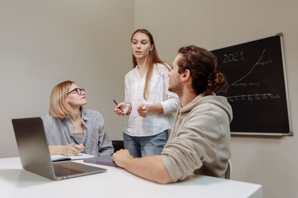 Money mistakes young founders make – young founders in a team discussion around a desk
