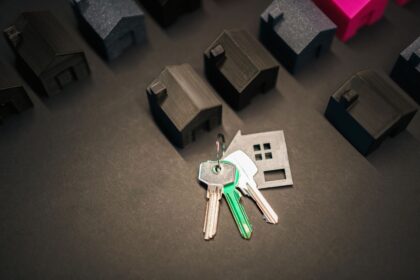 Rent vs buy – miniature house models and keys representing the housing market