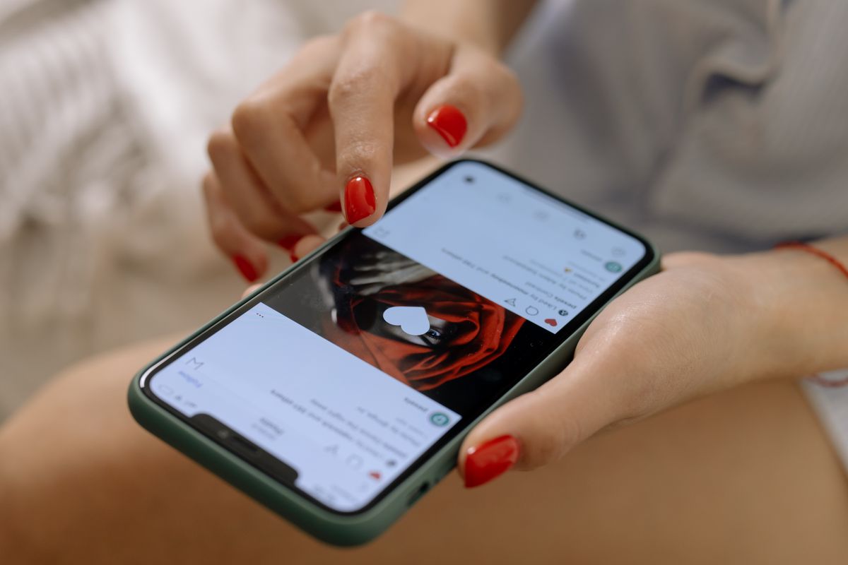 TikTok finance advice – woman scrolling social media on her smartphone